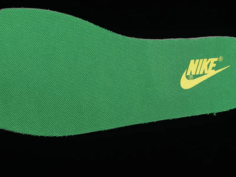 All categories Nk SB Dunk series Nk SB Dunk Low low-top sneakers C version Nk SB Dunk Low "Reverse Brazil" Passionate Samba Brazil SB low-top sports and leisure sneakers DV0833-300